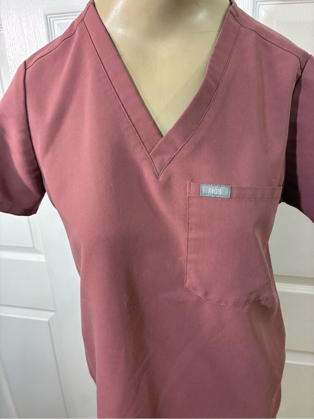 Figs Mauve Catarina one pocket scrub top.
